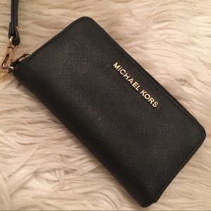 MICHAEL KORS WALLET W/ WRISTLET